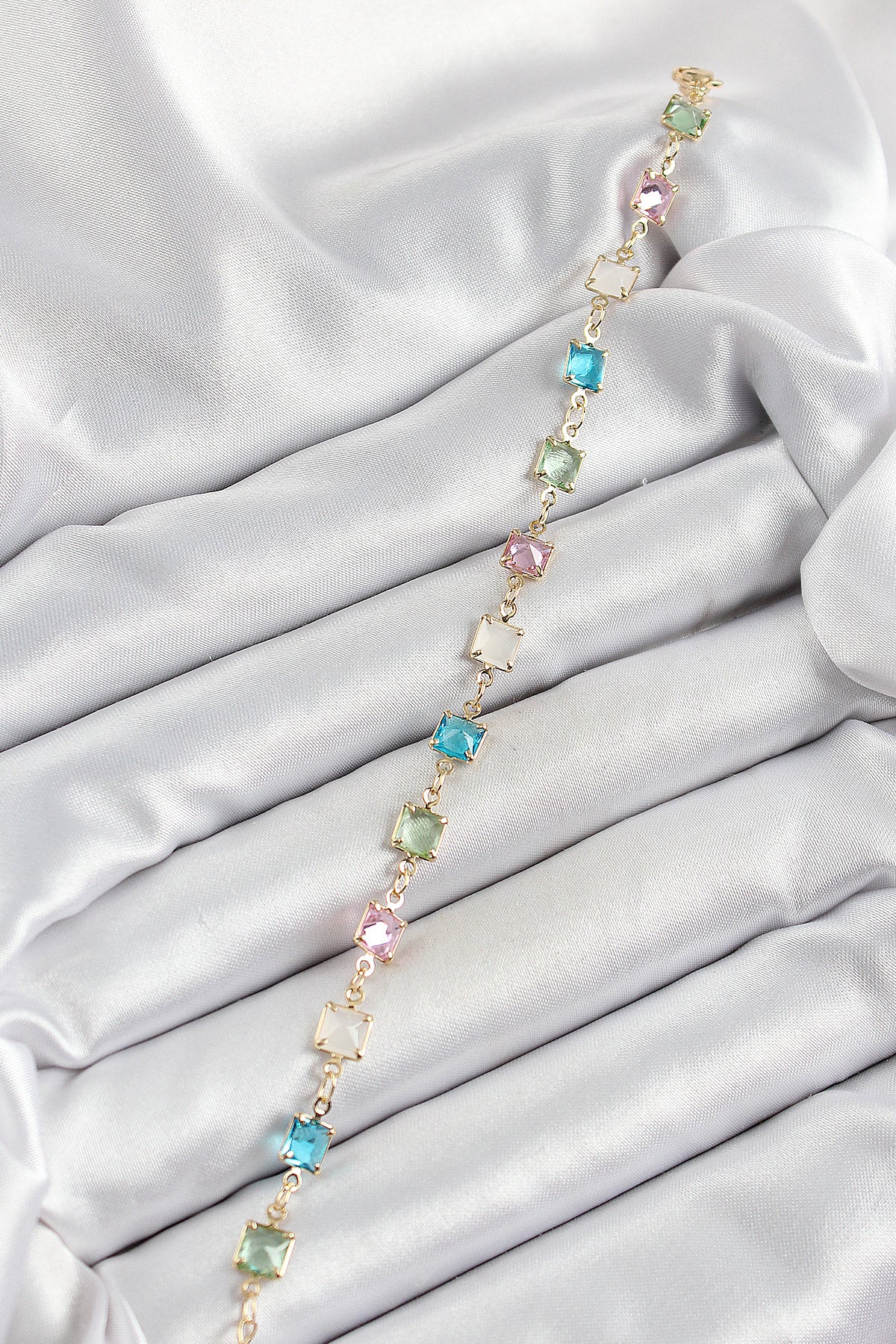 Pirinç Gold Renk Karışık Renk Kare Zirkon Taşlı Kadın Bileklik