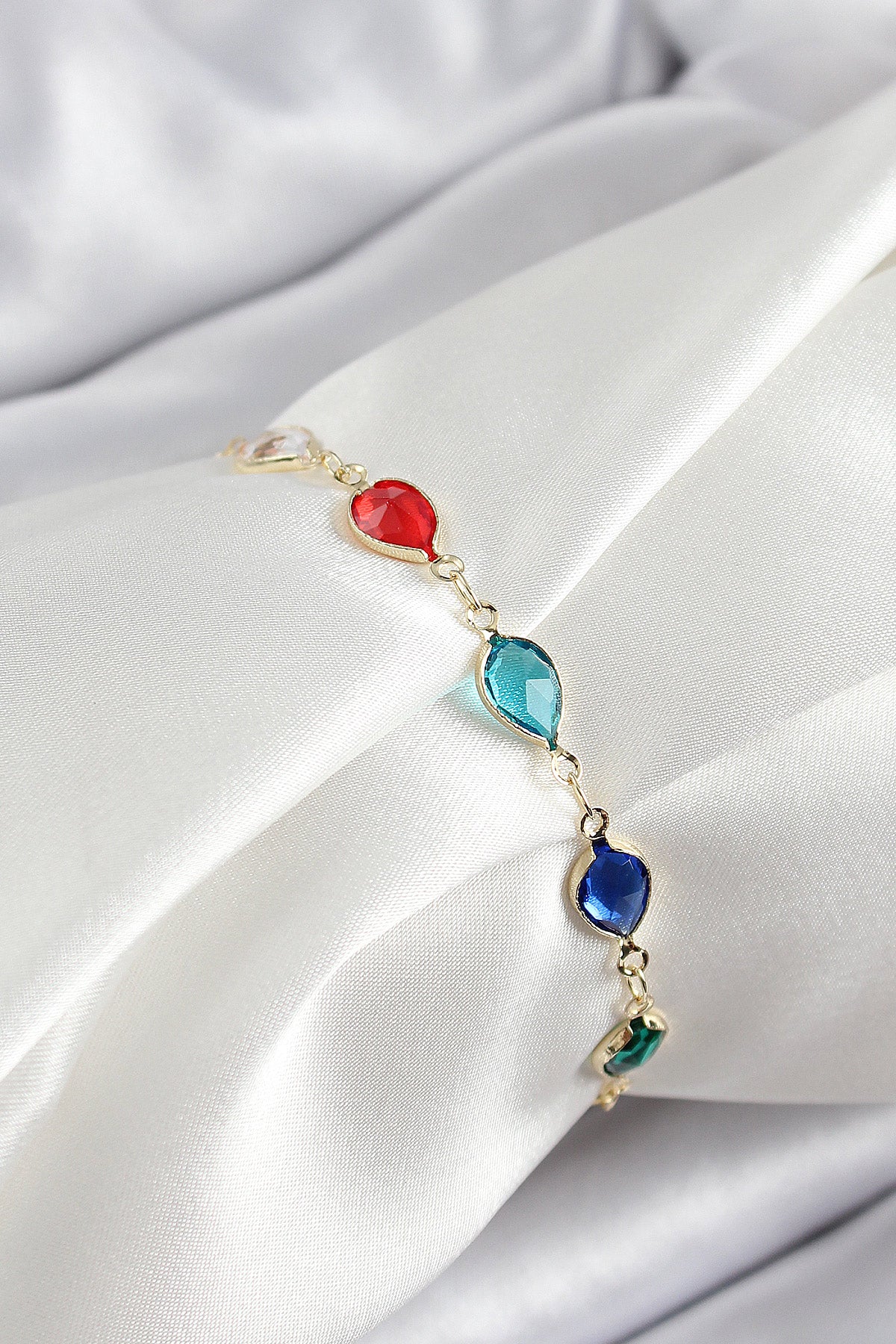 Pirinç Gold Renk Karışık Renk Damla Zirkon Taşlı Kadın Bileklik